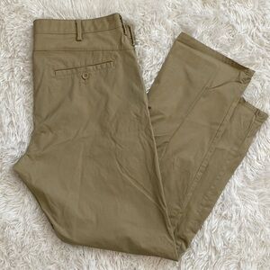 IZOD Athleisure hybrid chino pants